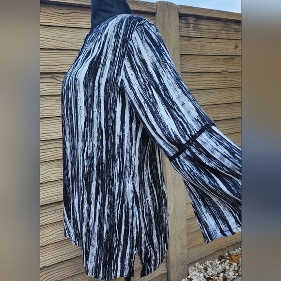 NWT Gloria Vanderbilt Black & White Blouse Size Small - Picture 5 of 14